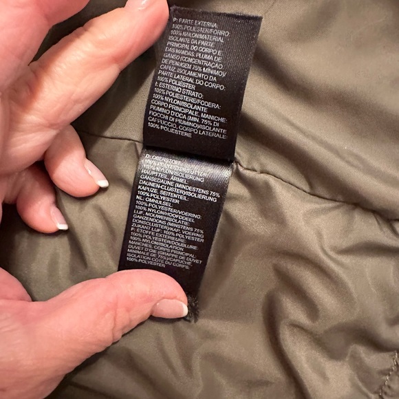 The North Face Women’s down parka Size Medium - Picture 9 of 10